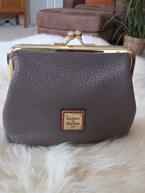 Dooney & Bourke Elephant Gray Pebbled Leather Kiss-lock Wallet 🩶😘💛🐘